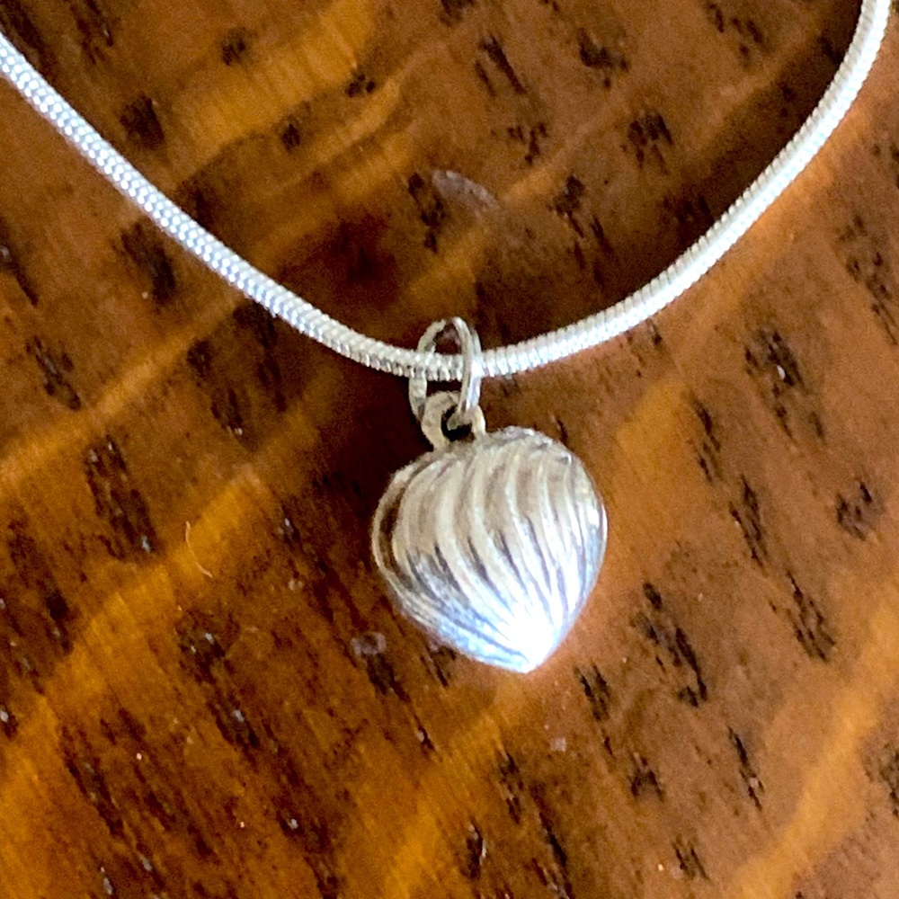 Vintage 925 Silver Puffed Ribbed Heart Pendant On A Snake Chain Necklace